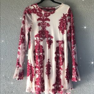 Adorable White and Burgundy Lace Dress | Size L
